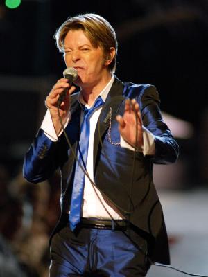 David Bowie Abrió el evento  al interpretar  su canción -rebel rebel-