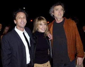 El productor de la película Brian Grazer (izq.) acompañado por   Stacey Snider de Universal Pictures y el director Curtis Hanson.