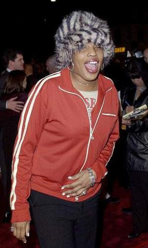 La cantante y actriz Macy Gray llamó la atención con su sombrero