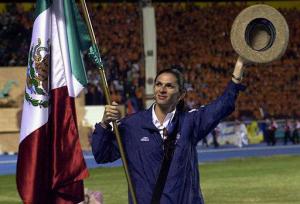 La atleta mexicana Ana Gabriela Guevara fue la encargada de portar la bandera de México en la ceremonia de apertura de los Juegos Centroamericanos y del Caribe.