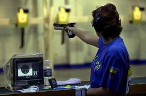 Medalla de plata para la Colombiana Amanda Mondol en la competencia de tiro con pistola.