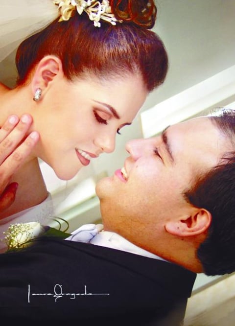 Sr. Alfonso Saldívar Rodarte y Srita. Itziar Arrámbide Belausteguigoitia recibieron la bendición nupcial el 9 de noviembre de 2002