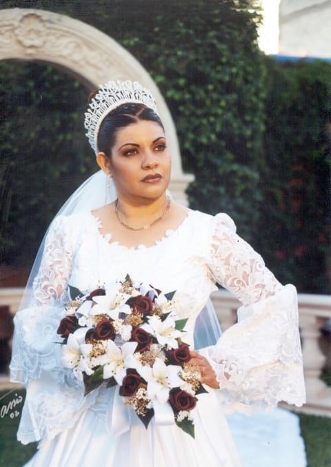 C.P. Manuela Ulloa Mendoza contrajo matrimonio religioso con el L.A.E. Rubén Adalberto Carbajal.
