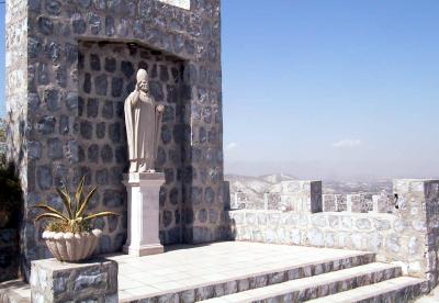 El centro de todo el completo turístico religioso es el Santuario que tiene capacidad para 1500 fieles.