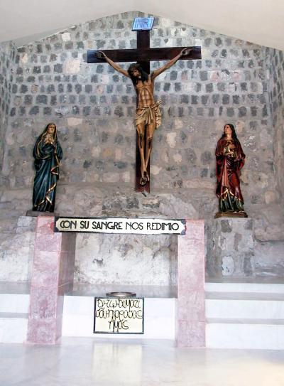 En la gráfica: lugar donde se crucificó a Cristo, se menciona en Lucas 23.33. Es éste el Cranión (Calavera) griego: Aquí había sido crucificado, en él había un huerto y en el huerto un sepulcro.
