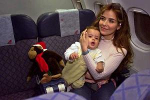 20/12/2002
Trevi aborda el avión de Brasilia a Sao Paulo con su pequeño Ángel Gabriel