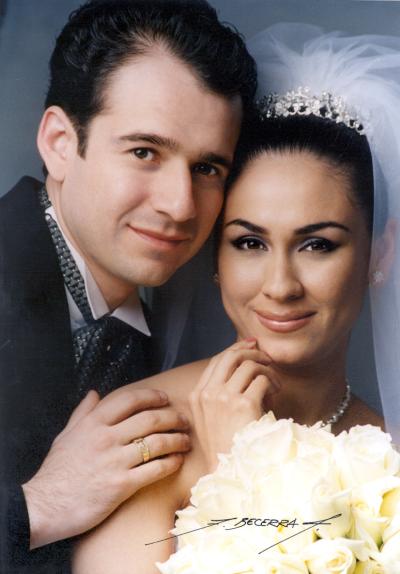 Sr. Miguel Mijares Rodríguez y Srita América Zamora Adame recibieron la bendición nupcial el 14 de diciembre de 2002