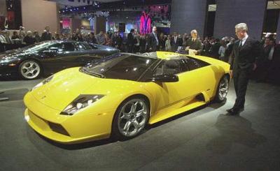 El Nuevo Lamborgini fue diseñado por  Luc Donckerwolke líder de diseño de Lamborgini