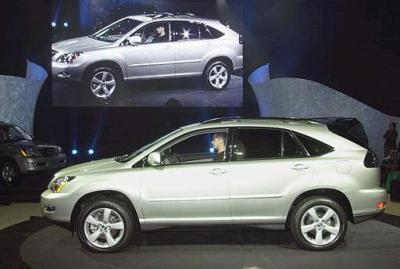 El Nuevo modelo 2004, Lexus RX330  fue presentado en La Exhibición Internacional de Autos en Detroit