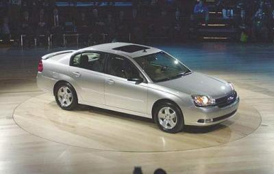 El Nuevo Chevrolet Malibu que saldrá a la venta a finales del 2003 fue exhibido en Detroit.