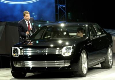 El Ford  '427',  con 590 caballos de fuerza  es una muestra del diseño  que tendrá la futura línea de autos FORD.