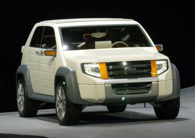 El modelo 'U' de Ford Motor Co., fue presentado en Detroit. Es el primer modelo ambiental de la FORD , utiliza tecnología que mezcla el combustible de hidrógeno con oxígeno del aire, en un proceso electroquímico que produce la electricidad que mueve el auto.