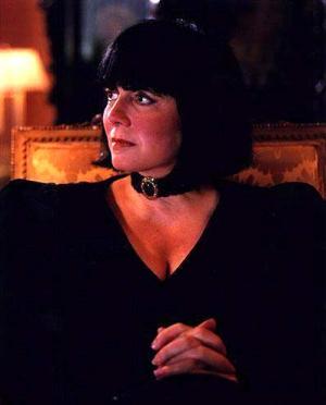 En sexto lugar quedó la autora de 'Entrevista con el vampiro', Anne Rice, quien a juicio de Mr. Blackwell 'parece una combinación de la reina Victoria y el vampiro Lestat'.
