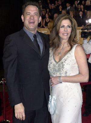 El actor Tom Hanks llegó acompañado de su esposa, la actriz Rita Wilson a la entrega de premios.