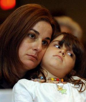 La esposa de Ramon y sus cuatro hijos, así como el padre y hermano del astronauta, estaban entre los aproximadamente 300 israelíes presentes para avivarlo