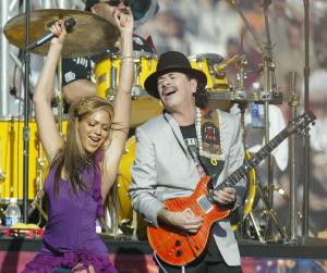 Un partido lleno de música fue el que se vivió en el Qualcomm Stadium, con la apertura del guitarrista mexicano Carlos Santana acompañado de la ex vocalista del grupo Destiny’s Child, Beyonce Knowles