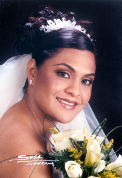 Srita. Mónica Marisela de la Fuente Vallejo contrajo matrimonio religioso con el Sr. Ricardo Adame Ruiz el 11 de enero de  2003
