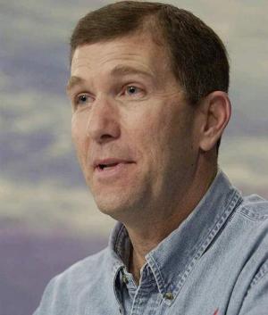 Comandante del Columbia Rick Husband, 45 años, Coronel de la Fuerza aérea, originario de Texas. Elegido como astronauta en 1994 en lo que fue su cuarto intento.
