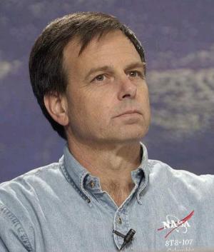 Ramón, de 48 años, era coronel de la Fuerza Aérea israelí. Su madre y abuelo sobrevivieron el campo de exterminio de Auschwitz. Su padre y abuelo lucharon por la creación de Israel. Fue elegido como  el primer astronauta israelí  en 1997, biajando a Houston el año siguiente para iniciar su entrenamiento. Su esposa y cuatro hijos viven en Tel Aviv