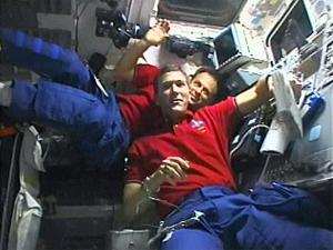 El desastre ocurrido con la nave espacial Columbia, que se desintegró debido a una explosión minutos antes de aterrizar, causó hoy sábado gran estupor en Israel, cuya población se aprestaba a celebrar el regreso al planeta del primer astronauta de este país, Ilán Ramón, uno de sus siete tripulantes.