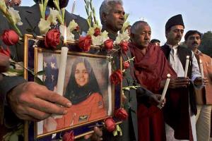 En la India, centenares de hindúes se reunieron en honor de la astronauta Kalpana Chawla de origen hindú