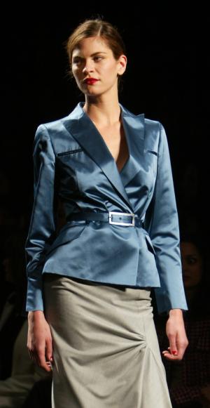 Carolina Herrera presentó sus últimas novedades para el próximo otoño e invierno en la Semana de la Moda de Nueva York, en la que cerca de un centenar de diseñadores mostraron sus colecciones durante toda una semana.
Diseño de Carolina Herrera