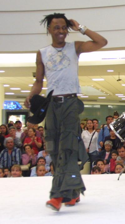 El miércoles 19, los estudiantes de las principales academias de danza contemporánea, jazz y Tap de La Laguna, mantuvieron una charla que con los bailarines y las técnicas que les fueron enseñadas