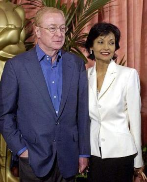 El actor Michael Caine, estuvo acompañado de su esposa Shakira. El actor británico está nominado como mejor actor por 'The Quiet American'
