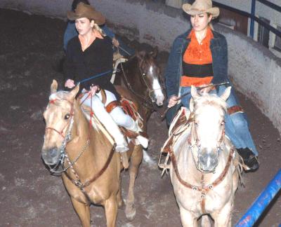 “Oficialmente empezamos como “Charras de la Laguna” en agosto del 2002, pertenecemos a la Asociación de Charros de la Laguna, que a su vez está afiliada a la Federación Mexicana de Charrería (FMCH), y por ende participaremos en las competencias que estén organizadas y convocadas por el máximo órgano rector de la charrería en nuestro país”, mencionó Martha Irene Valdez,  capitana de las escaramuzas
