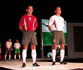 La empresa Nike se encargará de vestir a las distintas selecciones nacionales. Los uniformes conjugan innovación tecnológica en la tela, así como un diseño sobrío y elegante.