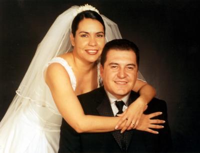 Sr. Víctor Manuel Castrillón y Srita. Claudia Elena Soto Álvarez contrajeron matrimonio el cinco de abril de 2003