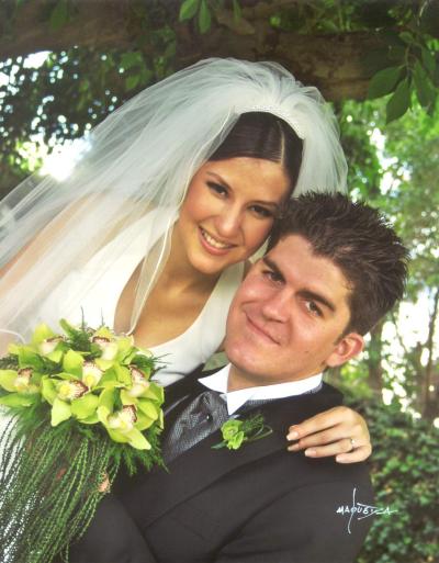 Sr. Omar Mexsen López y Srita. Ana Isabel Godina Murillo contrajeron matrimonio el cuatro de abril de 2003