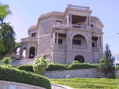 La Casa del Cerro nació en el
año de 1905, dos años antes de que
la Villa de Torreón fuera elevada a
la categoría de ciudad, el día 15 de
septiembre de 1907. .