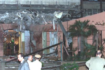 El papa Juan Pablo II condenó hoy los atentados registrados la víspera contra objetivos occidentales en la ciudad marroquí de Casablanca, que causaron al menos 39 muertos y decenas de heridos.