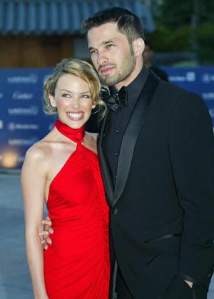 La cantante australiana Kylie Minogue llegó en compañía del actor francés Olivier Martinez.