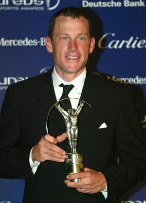 El ciclista Lance Armostrong obtuvo el premio al deportista del año durante la cemonia de ' The 2003 Laureus World Sports Awards', realizada el martes 20 de mayo en Mónaco.