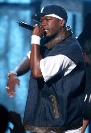 50 Cent durante su actuación musical en la ceremonia de entrega de premios MTV.  La ceremonia del año pasado fue vista por un público de más de siete millones de personas y fue el show premiado como el de mayor audiencia de MTV entre el publico de 12 a 34 años.