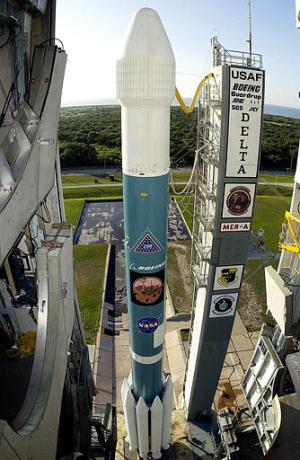 La Dirección Nacional de Aeronáutica y el Espacio (NASA) lanzó el primero de dos robots exploradores rumbo a Marte, para determinar si existe o existió algún tipo de vida en el 'planeta rojo'.