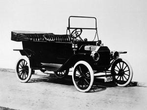 Ford inició con cinco días de festejos que marcarán el centenario de la inauguración de este histórico fabricante de automóviles, pionero de la producción en cadena y de la motorización con su famoso modelo T.