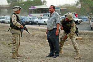 Las tropas de EU han detenido a 412 iraquíes durante la operación 'Escorpión del Desierto', con la que se pretende eliminar los focos de resistencia en los alrededores de Bagdad.