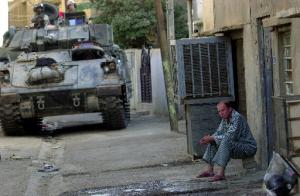 Las fuerzas de EU lanzaron una nueva misión, la Operación Escorpión del Desierto, para atrapar a combatientes leales a Hussein, quienes han sido culpados por varios ataques mortales contra puntos de control y varias caravanas militares en Bagdad y pueblos aledaños.