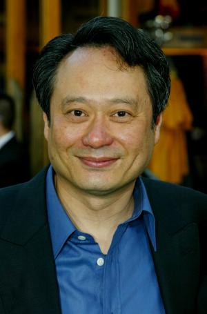 El dierctor Ang Lee lució feliz durante la función de The Hulk