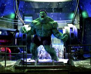 Banner intentó salvar al adolescente de una explosión nuclear a la que quedó el científico, finalmente, expuesto. En ese preciso instante el doctor observaría los cambios producidos en su cuerpo y mente. El monstruo más fuerte de la tierra: Hulk.