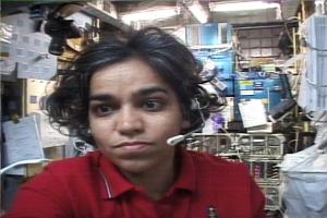 Kalpana Chawla durante sus horas de trabajo en el Columbia.