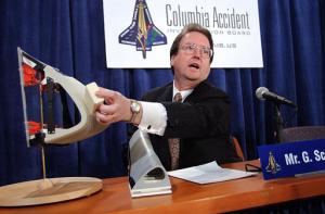 La Dirección Nacional de Aeronáutica y el Espacio (NASA) de EU divulgó 10 horas en cintas de vídeo digital y 92 fotografías tomadas por la tripulación a bordo del transbordador espacial Columbia, que se desintegró el pasado 1 de febrero al reingresar a la Tierra