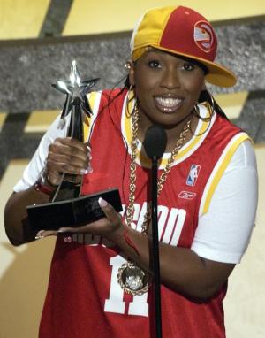 La rapera Missy Elliott  recibió el premio de mejor artista de HIP HOP femenina