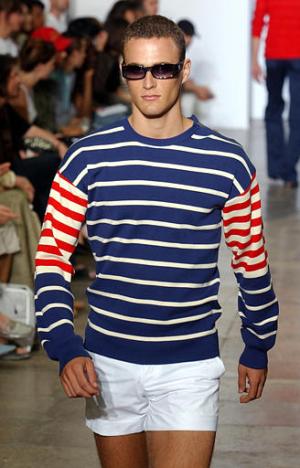 La colección primavera-verano 2004 de la diseñadora Sonia Rykiel fue otra de las propuestas vanguardistas para el año entrante.