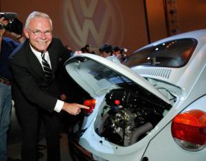 De las tres mil unidades que van a ensamblarse sólo se venderán 2999, pues la última que salga de las líneas de producción se enviará a Wolfsburg, para exponerlo en la Autostadt o ciudad del Automóvil.