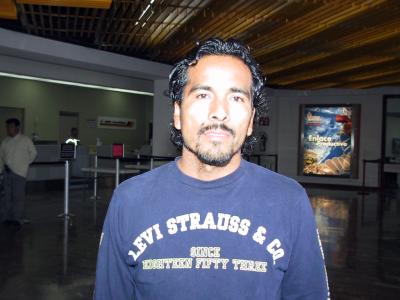 Para atender asuntos de negocios relacionados a la ropa, viajó a la ciudad de Puebla, Abraham Ortíz.