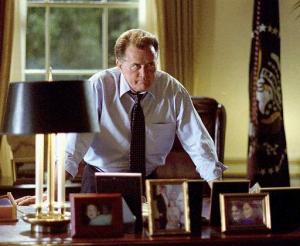 Martin Sheen, el presidente de EU en la serie 'The West Wing' fue nominado para un 'Emmy' como mejor actor dramático.